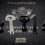 Why-Travelers-and-Civilians-Should-Carry-Handcuff-Keys-detcadeR-1